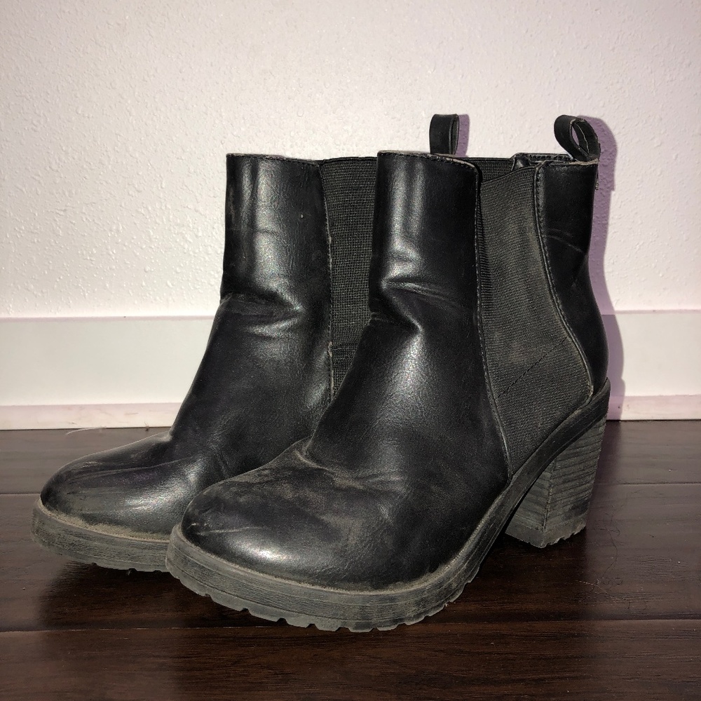 Heeled black booties